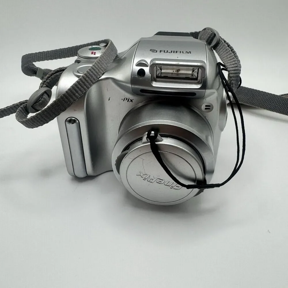 Fujifilm FinePix 2800 Zoom 2.0MP Compact Camera - For Parts Only Not Working